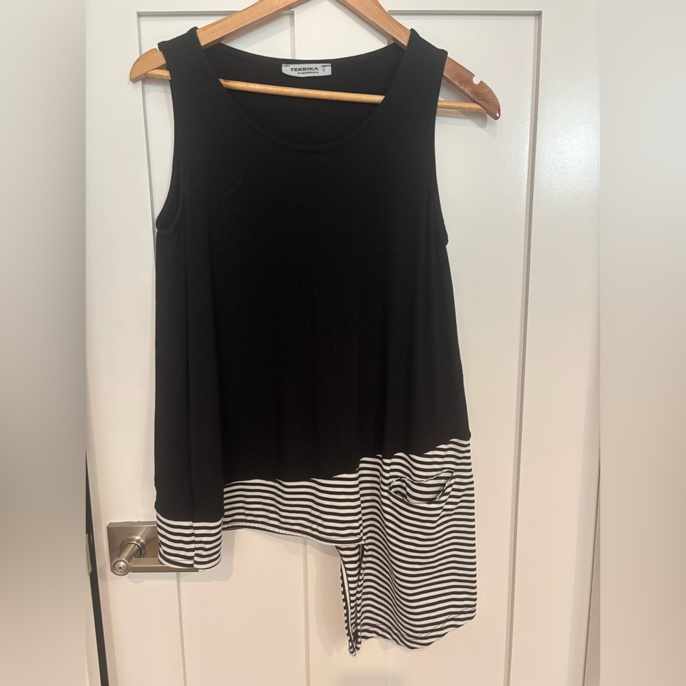Tekbika by Alembika - Asymmetrical Black and White Sleeveless Tank Top